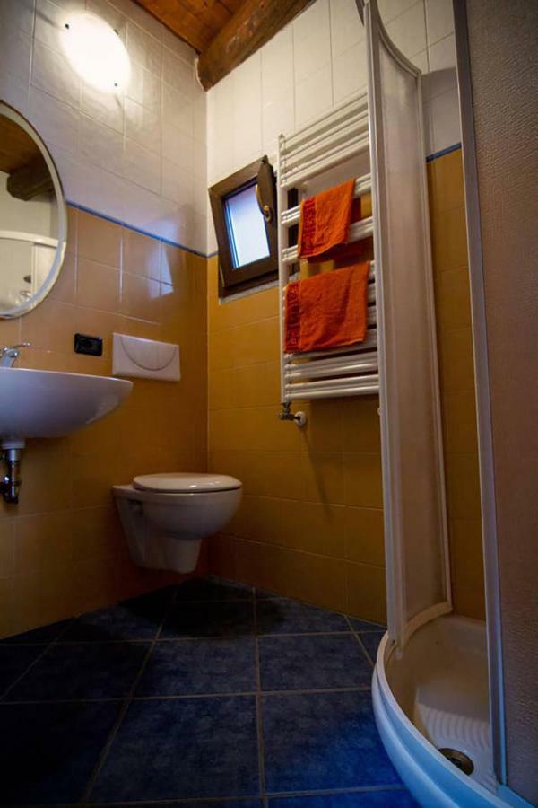 Piccola Casa Vacanze - Small Vacation House Porto Valtravaglia Exterior photo